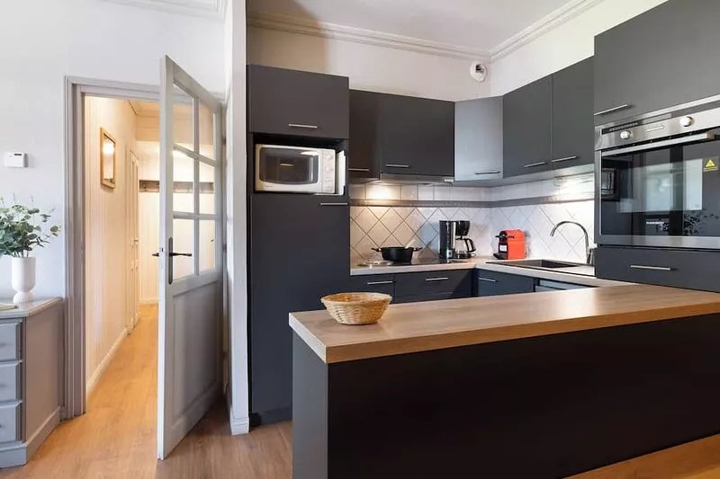 Luxury chalet apartment with ski-in/ski-out pool