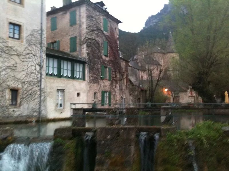 Full Center of Florac, view of the Causse Méjean