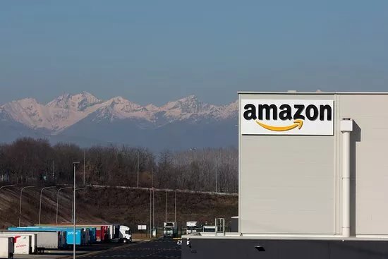 Tour Nei Centri di Distribuzione Amazon TRN1