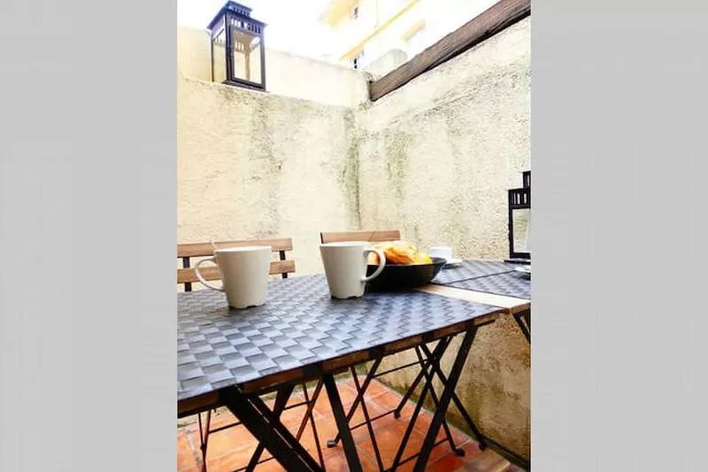 1 Bedroom with terrace - Wifi, Air Conditionning / 1 to 5 People