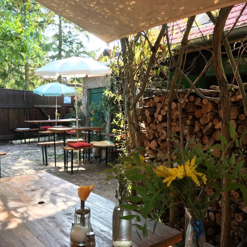 Cafe Bric a Brac
