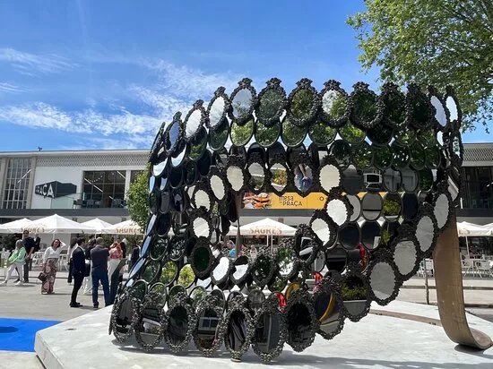 Escultura I'll Be Your Mirror #1, 2018 de Joana Vasconcelos