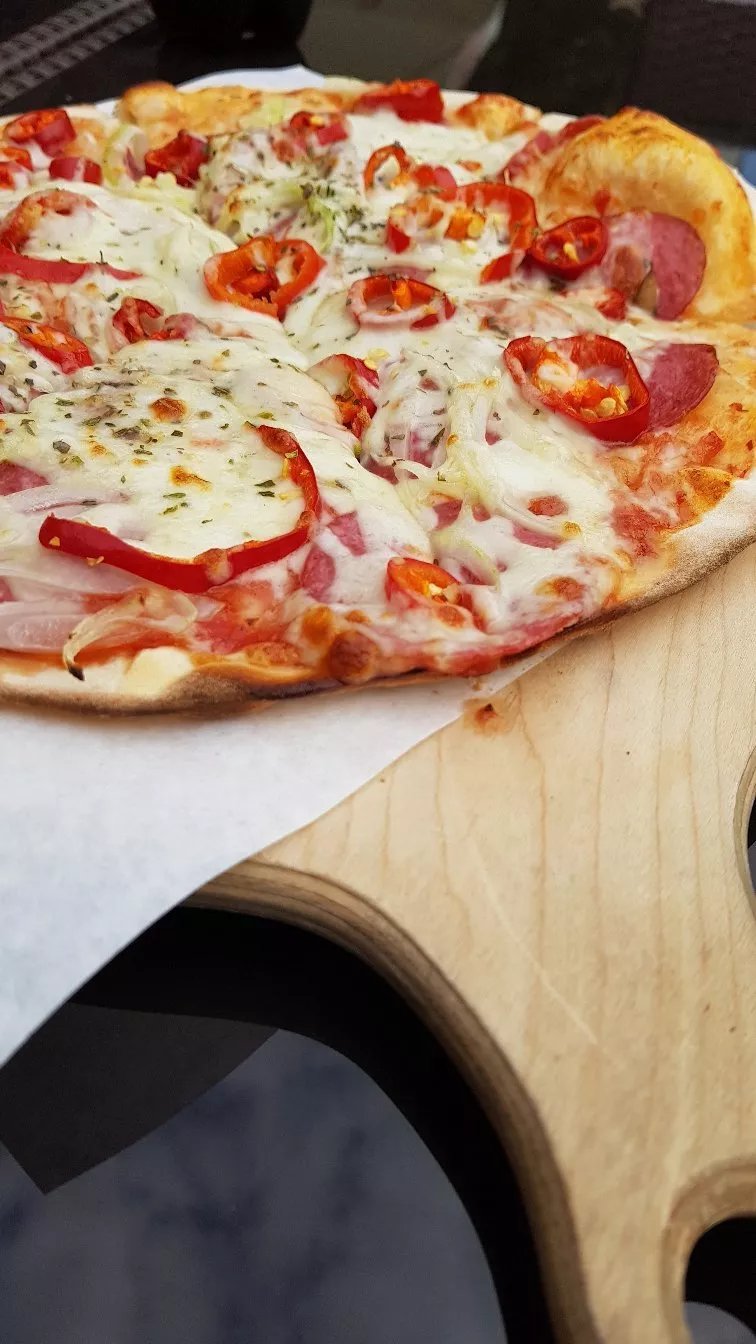 Pizza Pod Trojka