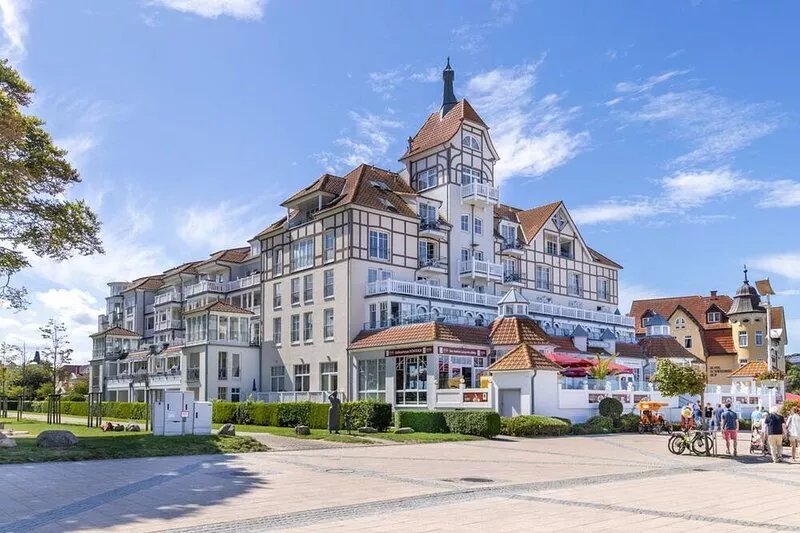 Holiday apartment with a large balcony and a view of the sea right on the