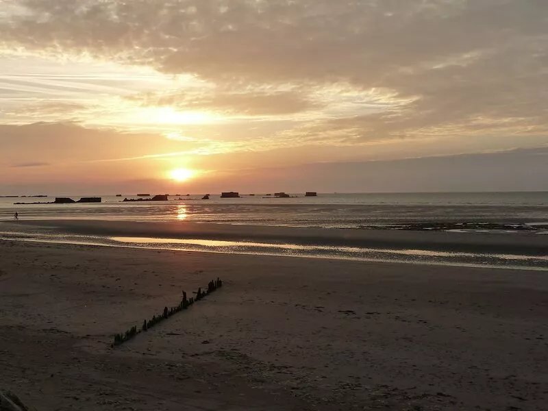 GITE in Arromanches with beautiful sea views and close to the sea