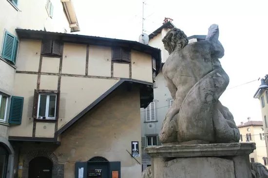 Fontana del Delfino