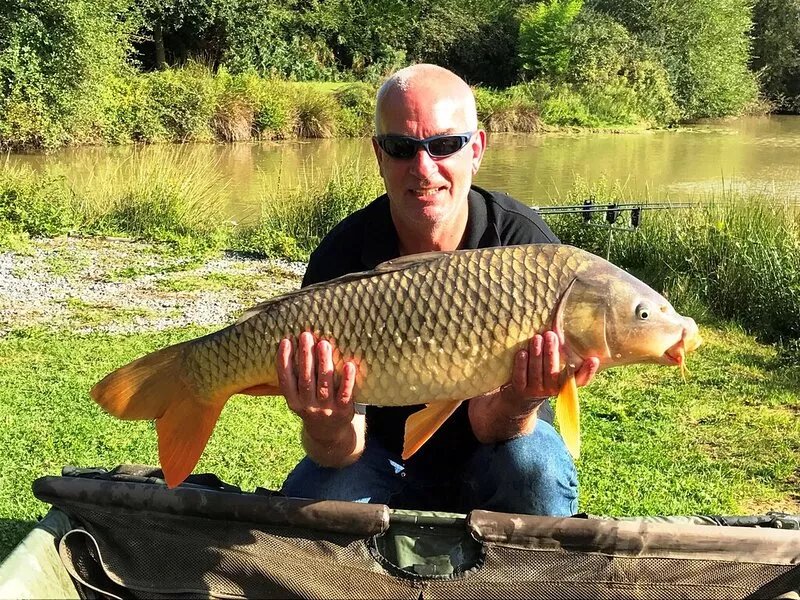 Exclusive 4 acre Fishing Lakes  With mobile home (£100 per wk ) and bait cabin