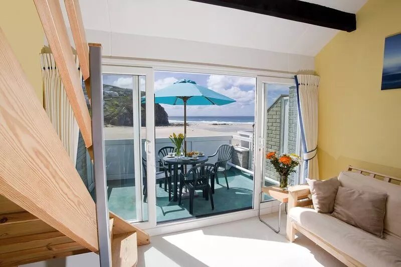 Beautiful beach view apartment in Porthtowan, lovely sandy beach, sleeps 4