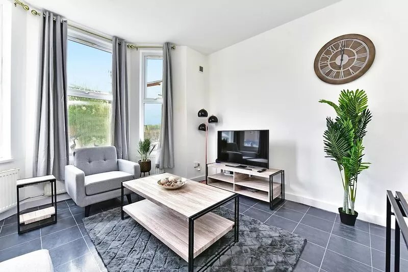 West Ealing Serviced Apartment B - 2 Bedroom 2 Bath Parking Near Station