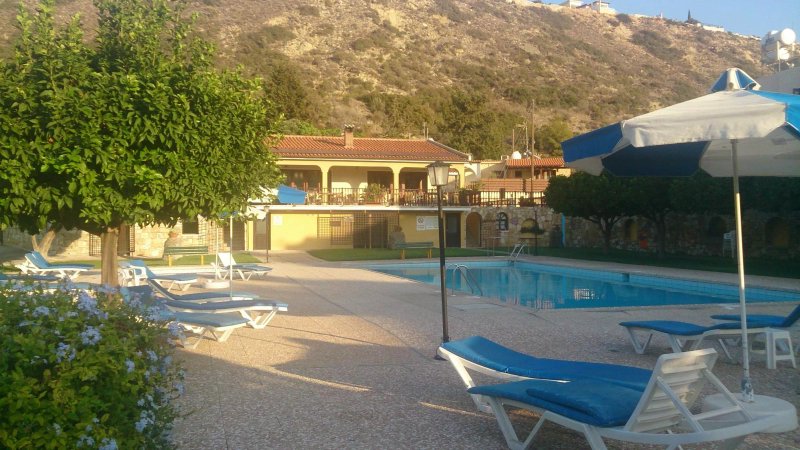 Pelekanos Apartments