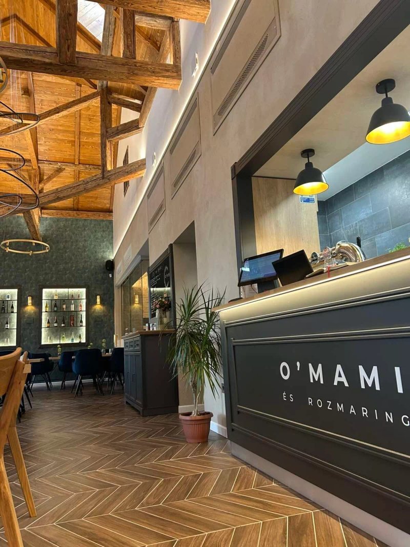 O'mami Es Rozmaring Bistro, Etterem