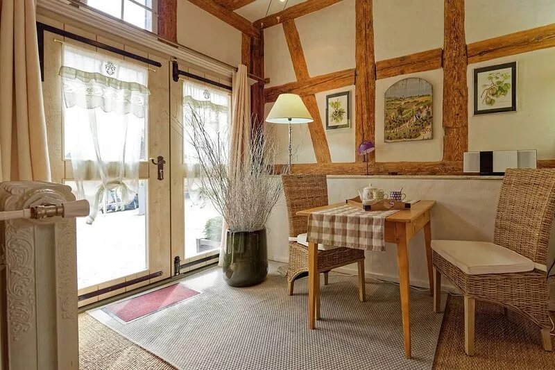 Little Bear***** - On a little medieval square. Quiet location, direct access.