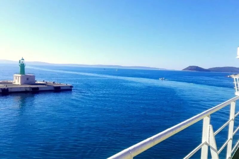 LUXURY: VILLA on the SEA, POOL & BEACH BIKE & KAYAK & PRESENT