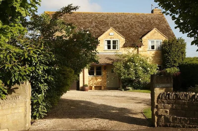 Woodside Cottage - sleeps 8 guests  in 4 bedrooms