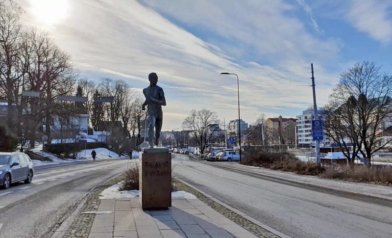 Paavo Nurmi Statue