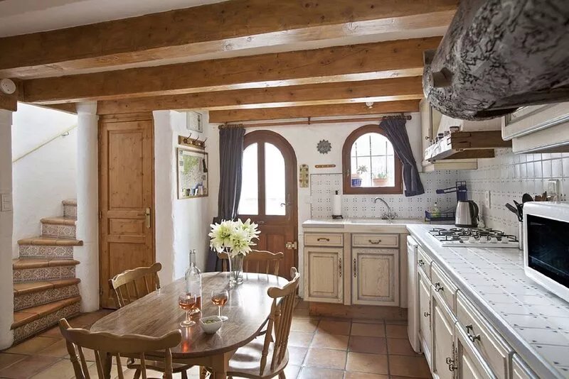 La Remise. Quaint Village cottage.