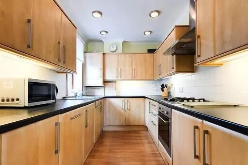 Parkgate Apartment - Near M90 Amazon Edinburgh
