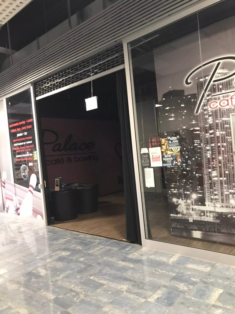 Palace Cafe & Bowling