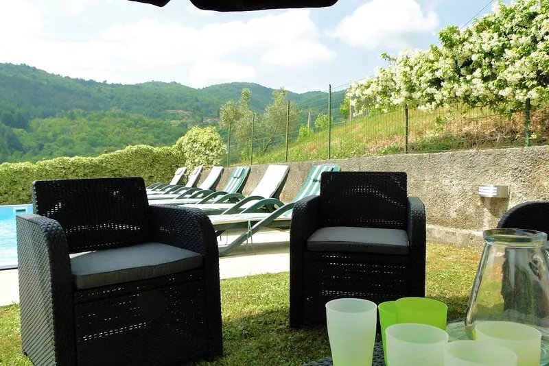 Villa, private pool,mountain views. Aircon included in price. Visit cinqueterre!