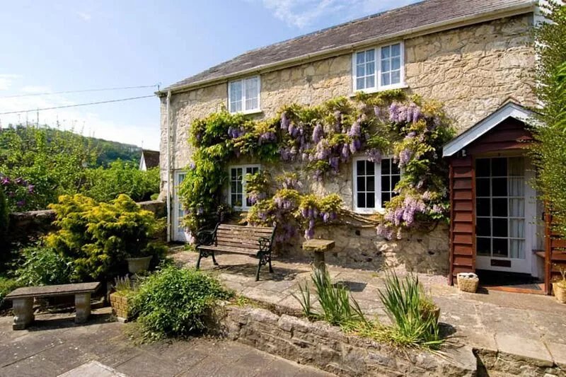 Sunbeam Cottage nestling in the heart of Branscombe village with a parking space