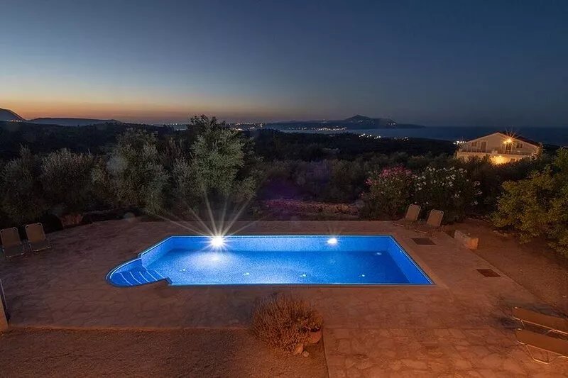 Villa in Almyrida with Private pool, Sea & Mountain Views - free wifi  & air con