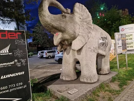 Slon Statue