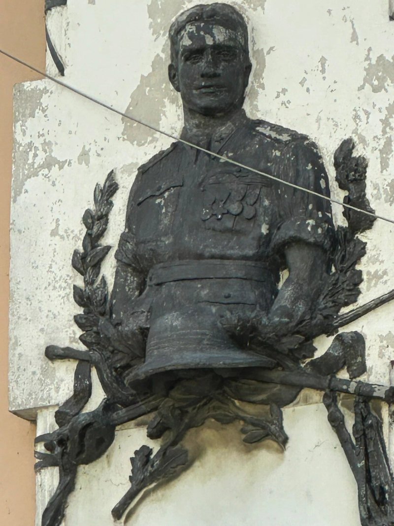 Monumento A Pollini