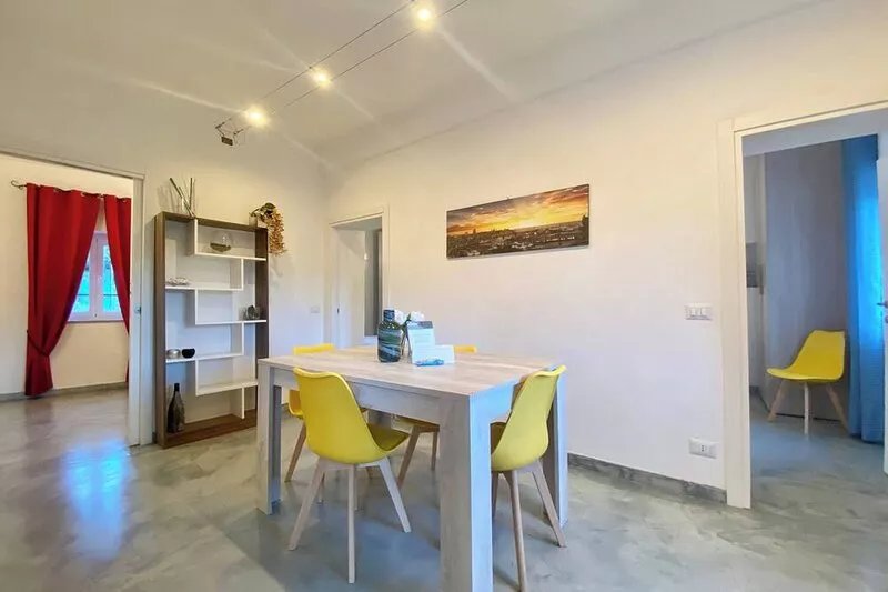 "La Casa Rosa," 2b/1b with parking and garden