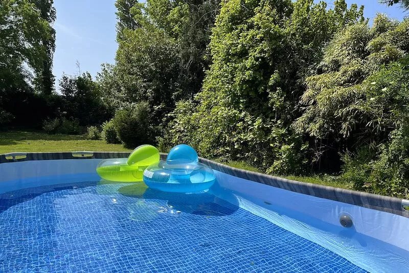 4 km from the sea, swimming pool, spa, bicycles, garden, river