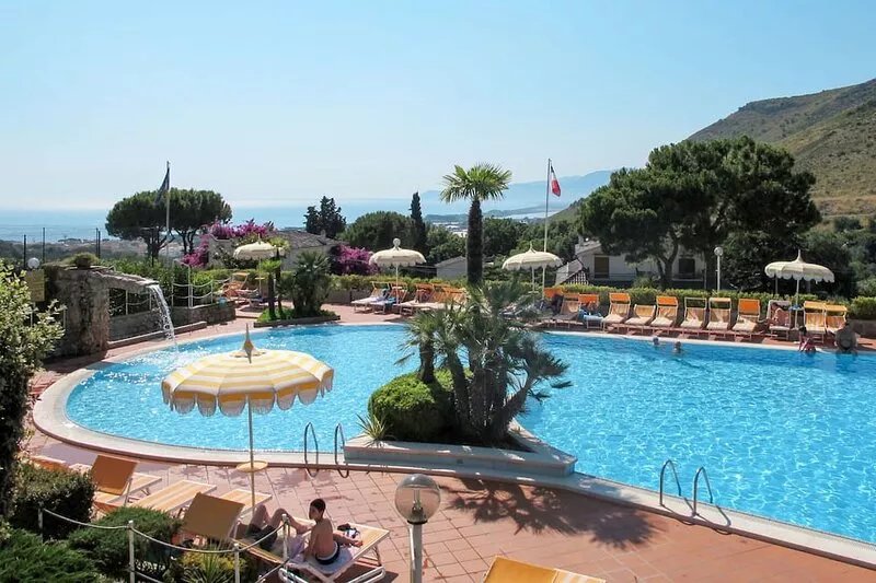 Nice apartment for 2 people with pool, WIFI, A/C, TV, pets allowed and parking