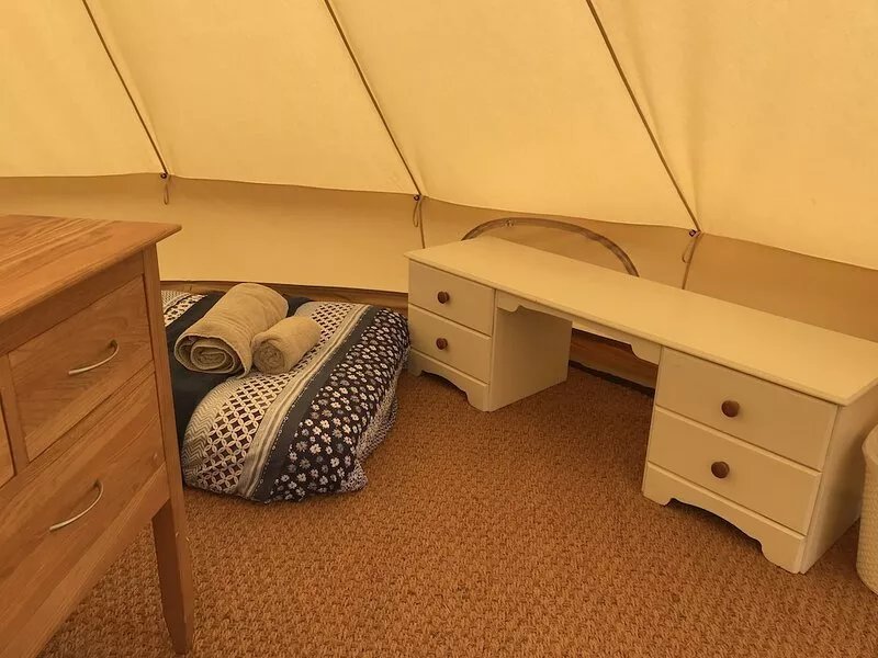 Fully Furnished Glamping (Badger) - private bathroom, excellent central location