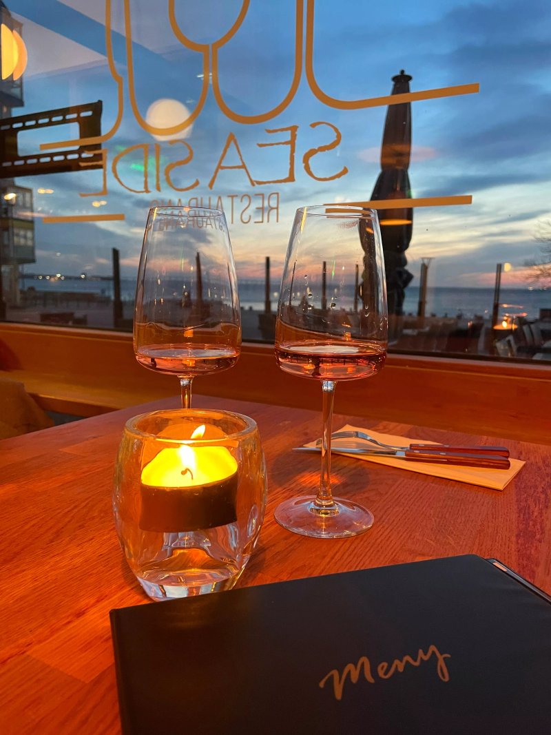 Sea Side Restaurant & Bar