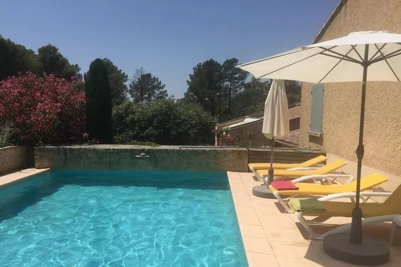 Pleasant villa at the foot of Mont Ventoux, with swimming pool and pétanque