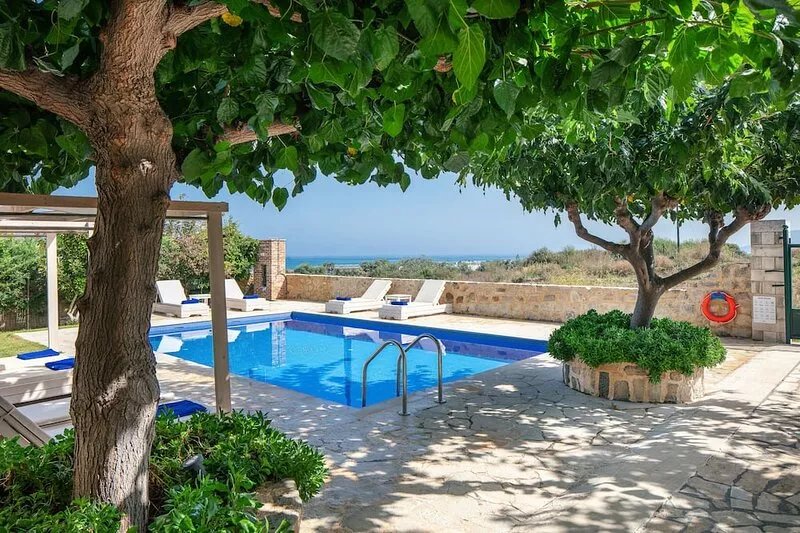 Seafront Private Villa, 350m Away From Organised Sandy Beach & Living Area