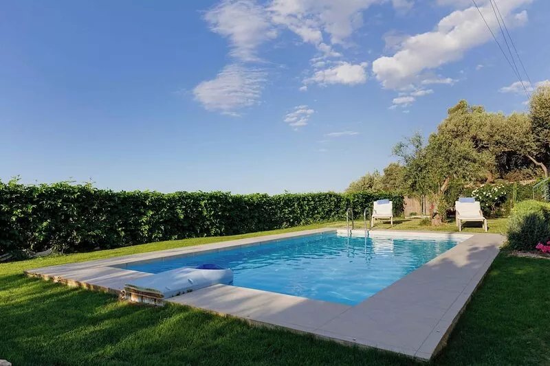 Lily's Cottage, secluded, Sea View Villa with private pool and amazing Garden