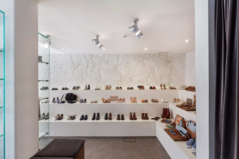 The Feeting Room