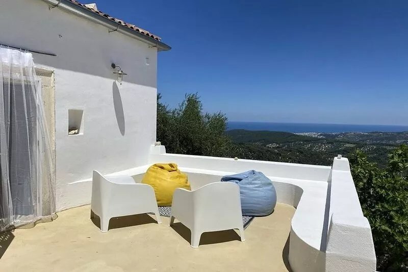 SINGLE HOUSE IN UNCONTAMINATED NATURE SEA VIEW