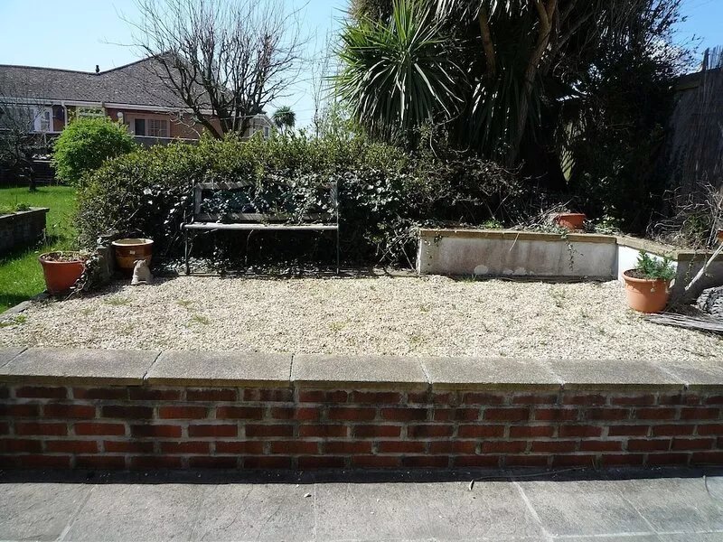 Spacious one bedroom apartment with off road parking + free wifi