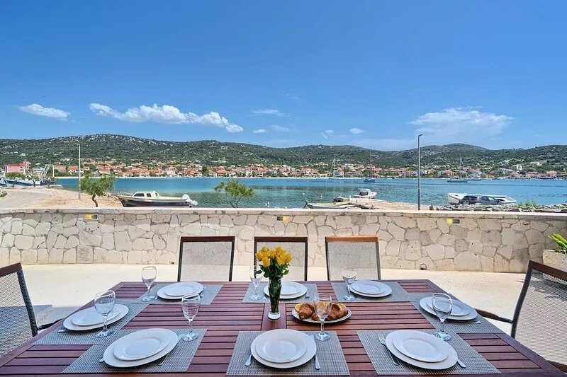 Beach House Joy - charming waterfront villa with a heated pool for 8 guests