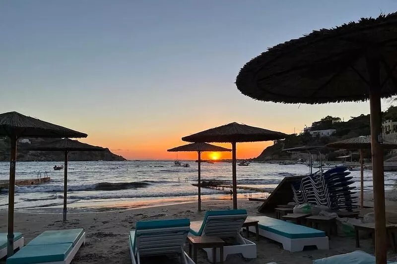 Full House in Kini village. Directly on the sandy beach!! Great sunset!