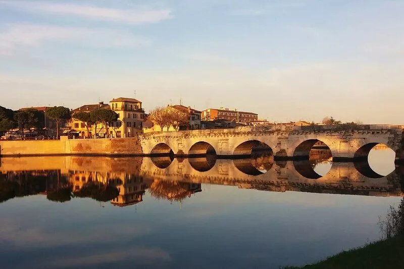 Large and bright, a stone's throw from the castle, balcony, FREE WIFI, A / C
