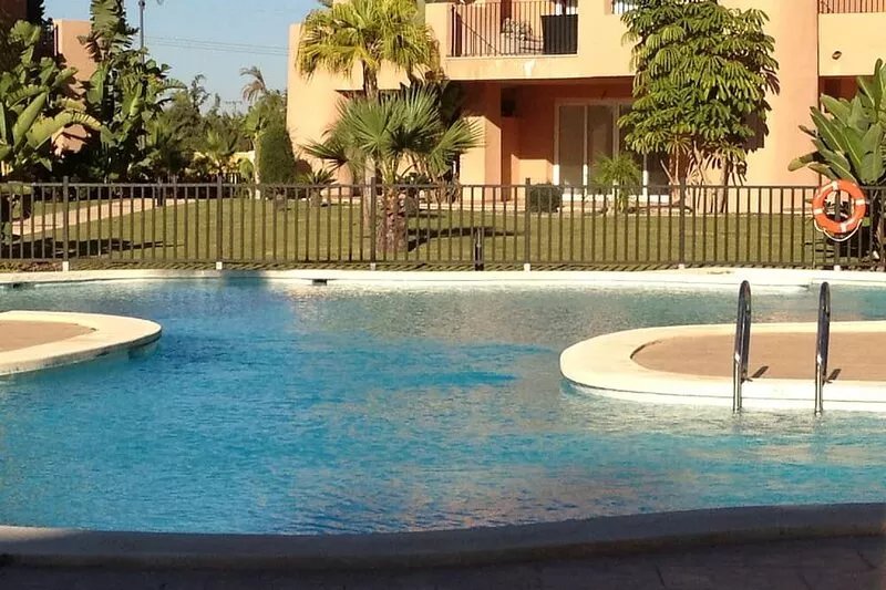 Ground-floor Apartment with garden and view on golf lake, several swimming pools