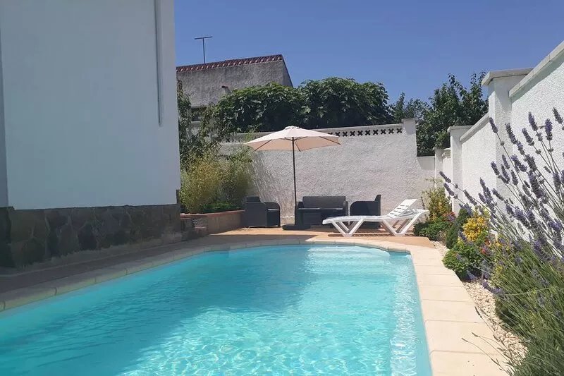 Beautiful house with private pool, garden, barbecue, quiet area near the beach