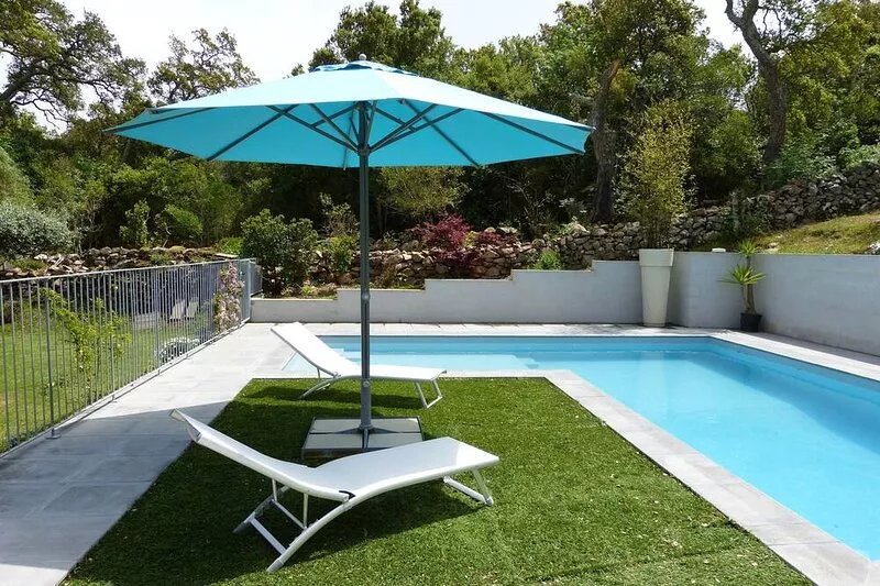 **Promotion on detached villa with swimming pool and private garden. **