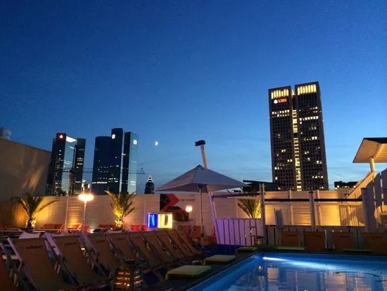 Long Island Lounge