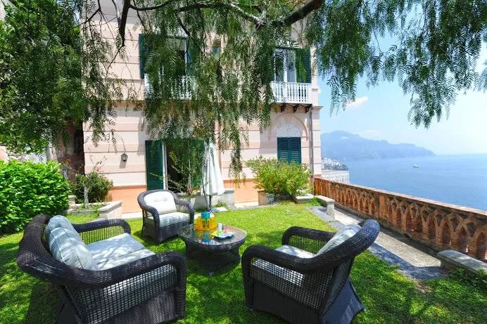Beautiful 2 Bdrm, Stunning Views, Private Garden, Balcony, Walk to Beach &Town