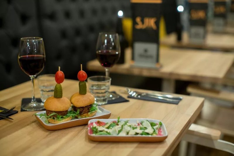 SJIK Borrels & Bites
