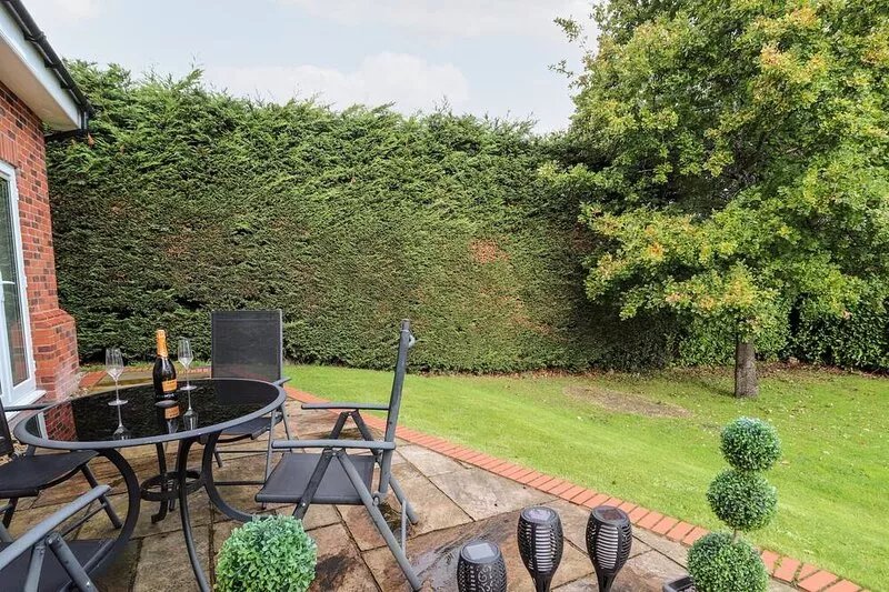 HAFAN FACH, with a garden in Mold
