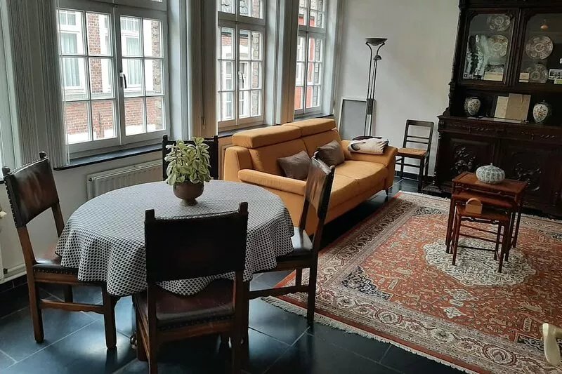 Charming house in the center of Bruges right along the green canals