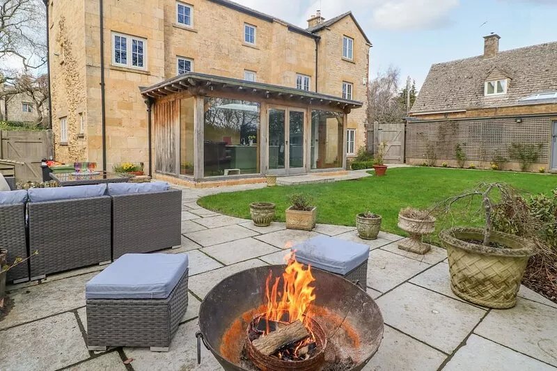 HULLS HOUSE, family friendly, with open fire in Chipping Campden